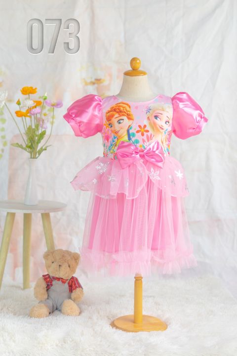 สีชมพู-ชุดเจ้าหญิง-ตัวเสื้อเป็นผ้ายืดพิมพ์ลาย-กระโปรงระบายผ้าแก้วเกร็ดหิมะ-กระโปรงผ้ามุ้งติดระบาย-น่ารักมากๆค่ะ