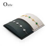 Oirlv สร้อยข้อมือหนัง PU สร้อยคอแสดงชั้นวางทองเพชรหยกมุกชั้นวางเครื่องประดับตู้โชว์อุปกรณ์ประกอบฉาก PU093