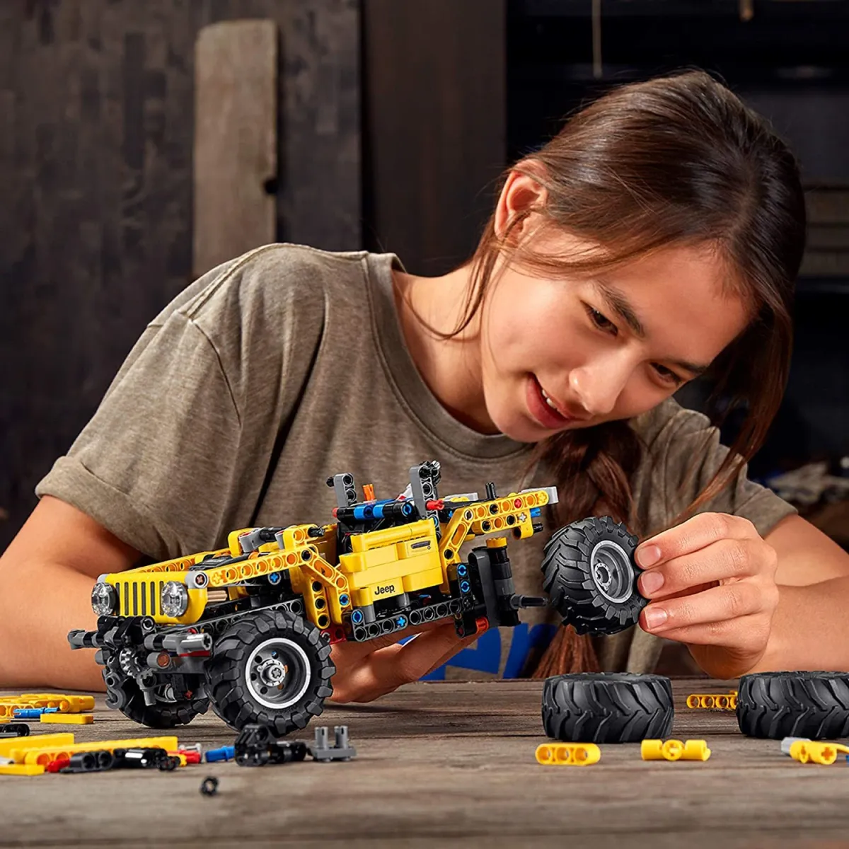 From Denmark】LEGO Technic Jeep Wrangler 42122; an attractive model building  set for kids who love high performance toy cars, new 2021 (665 pieces)  guaranteed genuine From Denmark 