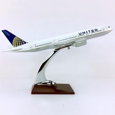 32Cm Big Collectible Boeing 777-300 United Airlines Airplane Model Toys Aircraft Diecast Plastic Alloy Plane Gifts For Kids