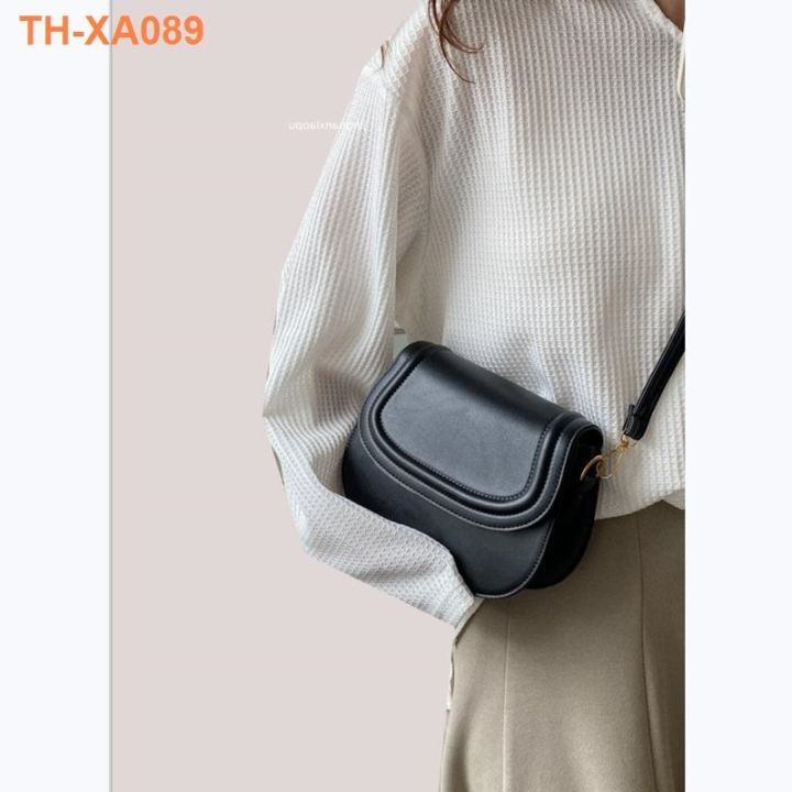 กระเป๋า-2023-ใหม่กระเป๋าอานย้อนยุคอินเทรนด์พื้นผิวเฉพาะของ-messenger-กระเป๋าใบเล็กเรียบง่ายและกระเป๋าสะพายไหล่อเนกประสงค์