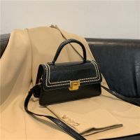 [COD] Texture retro bag 2023 spring new womens popular casual Messenger solid portable square