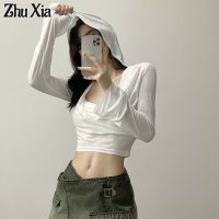 Zhu Xia เสื้อยืดผู้หญิงสไตล์ยุโรปและอเมริกัน,เสื้อยืดแขนยาวคอปกสวิงสีขาว Y2K สไตล์แขนยาวเสื้อยืดมีฮู๊ดเสื้อผ้าป้องกันแสงแดด