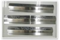 ชายบันไดสแตนเลส กันรอยประตูสแตนเลส(Scuff plate) สำหรับรถโตโยต้าวีโก้แชมป์ (Toyota Vigo Champ 2011-2014)