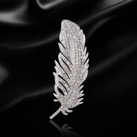 YAMEGA Fashion Full Rhinestones Feather Brooch Pins Luxury Clothes Women Coats Brooches Pins Collar Designer Jewelry Accessories