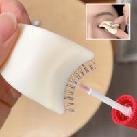 ✱✱ 1Pc White Plastic Eyelash Applicator Tweezers Eye Lashes Curler False Eyelashes Clips Portable Women Eyes Make Up Cosmetic Tools