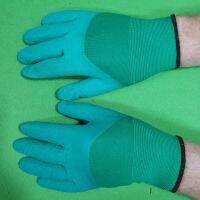 Green Gardening Gloves, ถุงมือขุด, วัสดุยืดเพื่อปรับขนาดของมือ, ขุดดิน, ยึดเกาะได้ดี, กันลื่น, ข้อมือยางยืด, ตราต้นไม้, สำหรับมือขนาดกลางหรือเล็ก, ผู้ชายหรือสุภาพสตรีสต็อกในประเทศไทย จัดส่งที่รวดเร็ว