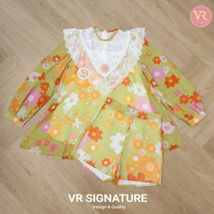 vr-dress-สั้น-แขนยาว-ช่วงบนแต่งผ้าลูกไม้-แต่งดอกไม้ช่วงอก-ทรง-oversize-พิมพ์ลวดน่ารัก-เนื้อผ้าชีฟองเนื้อดีใส่สบายสุดๆ