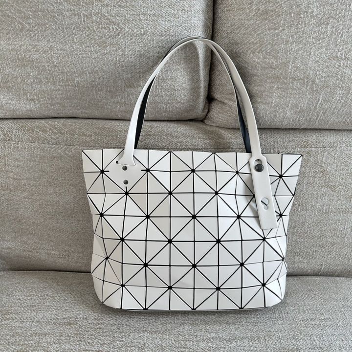 issey-miyake-bag-ladies-tote-bag-single-shoulder-tote-commuter-bag-large-rock-bag-diamond-lattice-geometry-shopping-bag