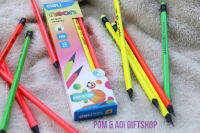 U54600 - ดินสอ HB สี Neon แบบคละสี : 1 กล่อง มี 12 แท่ง ( HB Pencil Neon color : 1 box with 12 pencils )