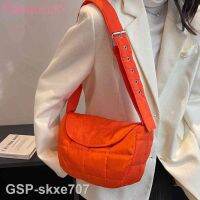 2023ร้อน✎แผ่นปิดรูปสี่เหลี่ยมขนมเปียกปูน Tas Jinjing Bahu สีทึบกระเป๋าสะพายข้างของผู้หญิงแฟชั่นน้ำหนักเบาสำหรับการช็อปปิ้ง