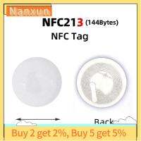 NWSJ 50pcs 13.56MHz ป้าย NFC กลมกลมๆ เส้นผ่าศูนย์กลาง25มม. สติกเกอร์213 ใช้งานได้จริง ฉลาก NFC213 สำหรับ Huawei Share ios13ทางลัดอัตโนมัติส่วนบุคคล คัดลอกป้ายโคลน