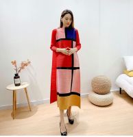 2023 Hot Plus size slimming 22 spring new womens trendy three-quarter sleeve Miyake pleated large square color matching loose dress