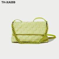 ﹍☒△ chain underarm bag vogue of new fund 2023 female hand envelope joker grid inclined shoulder