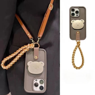 เคสซิลิโคนสีช็อกโกแลตสำหรับ iPhone14Promax Stereo Bear Holder Case สำหรับ iPhone13pro Khaki Hand Rope Case สำหรับ iPhone12Promax Brown Leather เอียงสายคล้องไหล่กรณีสำหรับ iPhone11