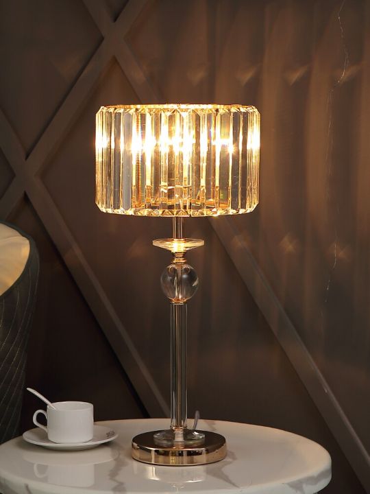 โคมไฟข้างเตียงนอนโต๊ะคริสตัลโคมไฟคริสตัลหรูหราโรแมนติกโคมไฟตั้งโต๊ะสไตล์นอร์ดิก-hiasan-kamar-ห้องนั่งเล่น