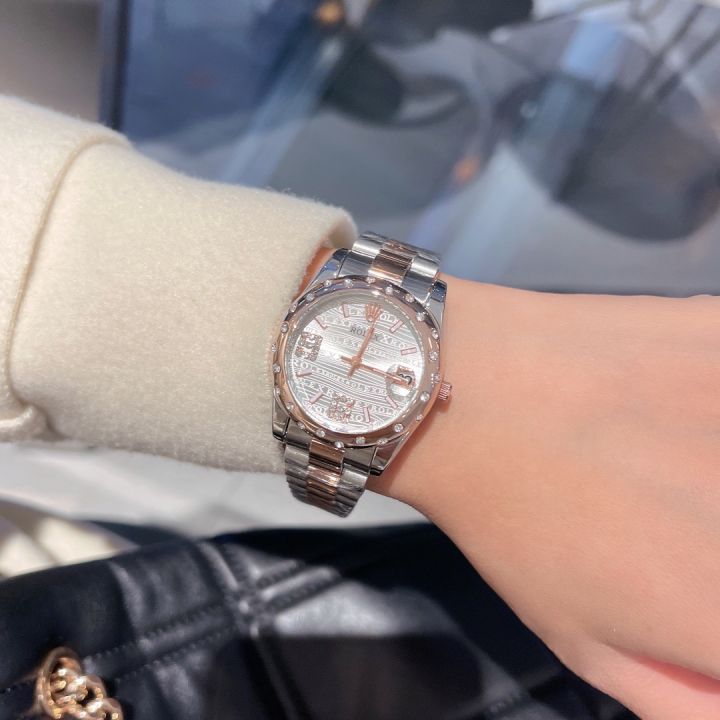 นาฬิกาข้อมือสตรีแบรนด์หรูสุภาพสตรีนาฬิกาควอตซ์คลาสสิกสามเข็มสแตนเลสสายนาฬิกาผู้หญิงแฟชั่นอเนกประสงค์