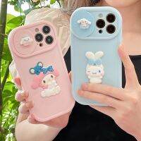 เคสเลนส์โทรศัพท์มือถือลายการ์ตูนน่ารัก Cinnamoroll ของฉันพร้อมด้วย3D กดดึงกล้องสำหรับ iPhone 14 Pro Max Plus Cinnamoroll กันกระแทกฝาครอบหลังโทรศัพท์แบบนิ่มลายเมโลดี้สำหรับ iPhone 13 Pro Max เคสสำหรับ Apple 12 11เคสห่อหุ้ม