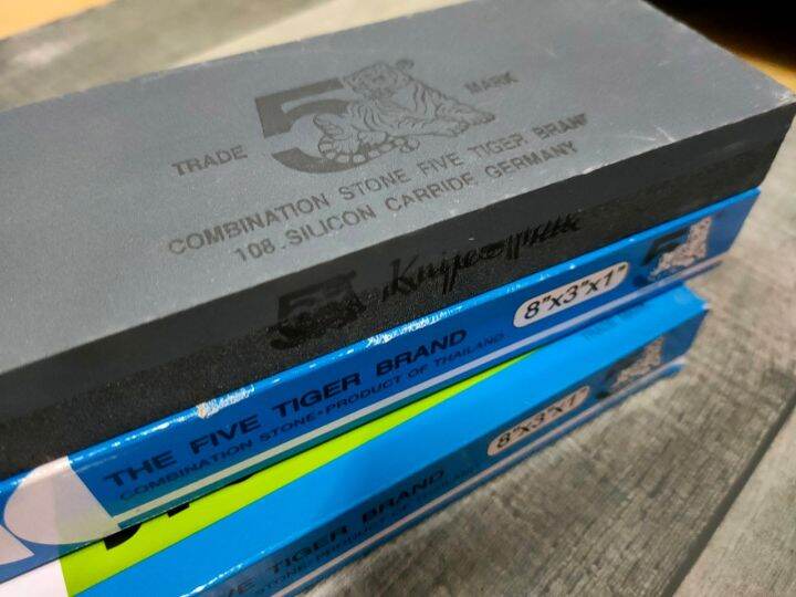 หินลับคม-หินลับมีด-2-ด้าน-อย่างดี-ตรา-5-เสือ-สำหรับลับคมมีดในครัวและเครื่องมือการเกษตร-พร้อมส่ง