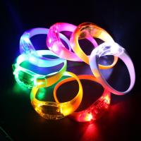 VELOCITY 2pcs หลายสี สร้อยข้อมือเรืองแสง LED ไฟกระพริบมีไฟ เสียงเปิดใช้งาน สายรัดข้อมือกีฬา กีฬากีฬากีฬา สายรัดข้อมือ กำไลเปิดใช้งานด้วยเสียง งานกลางคืน