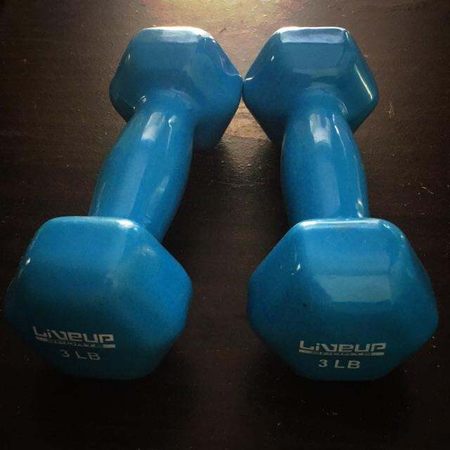 Pair of 1 to 5 pounds lbs hexagon dumbell colored vinyl dumbbells ...