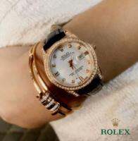 นาฬิกาข้อมือrolex - นาฬิกาสายหนัง มีช่องบอกวันที่  - ขนาดหน้าปัด 35 mm สินค้ามีถ่าน ผ้าเช็ค ถุงผ้าแถมให้นะคะ