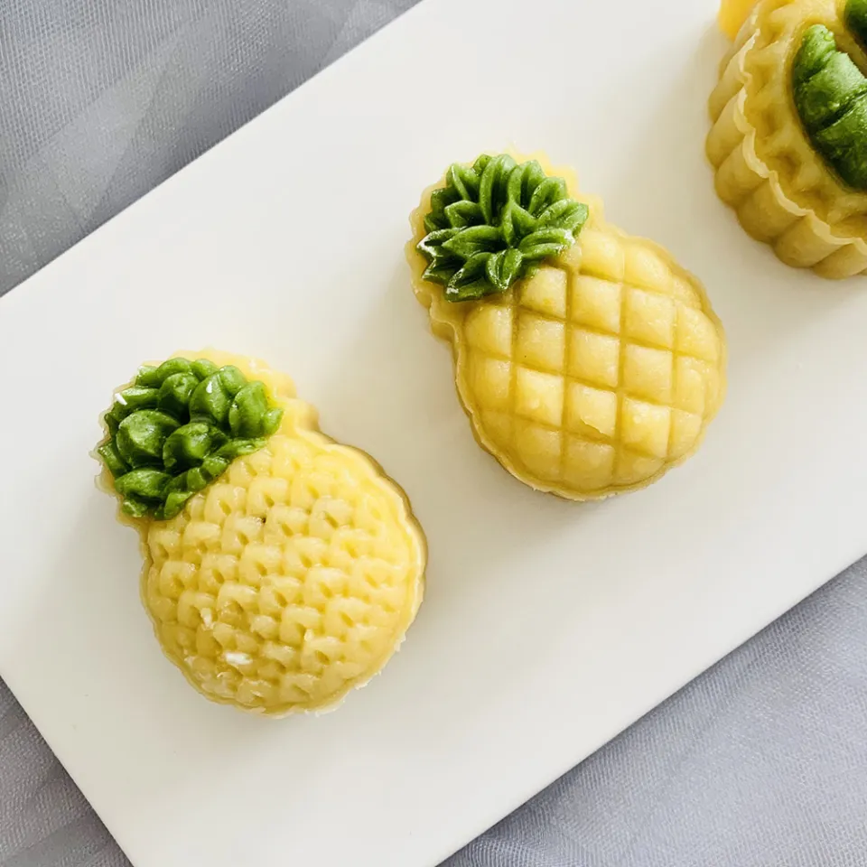 How to make a Birthday Pineapple Shaped Cake - Press Print Party!