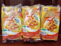 ผัดไทย (Pad Thai) 3 ห่อ (3 pack) ห่อละ 200 g. รสดั้งเดิม (Original Flavor) สูตรต้นตำรับ (Authentic Recipes) พร้อมน้ำปรุงรส (With Flavored Water) ทำง่าย (Easy Cooking)อร่อยมากได้ฮาลาล