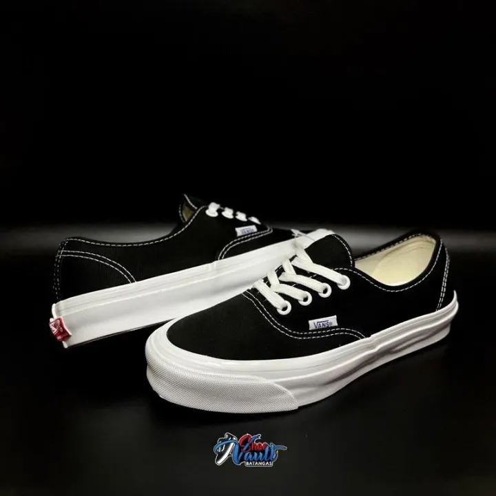 vans authentic black vault