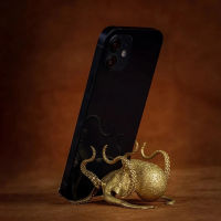 New Creative Brass Octopus Stand For Computer Phone Pen Holder Funny Small Animal Shape Ornaments Gift Home Office Decoration