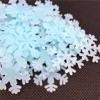 【LZ】△  50PCS/Set Colorful Luminous Snowflake Wall Stickers Glow In The Dark Decal for Kids Baby Rooms Bedroom Christmas Home Decoration