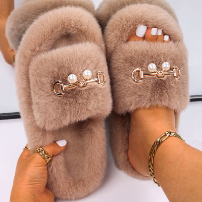 Fluffy Slippers Women Outdoor Pearl Decor Bedroom Sandals Flats Furry Slides Platform Home Slippers Luxury Designer Winter Shoes