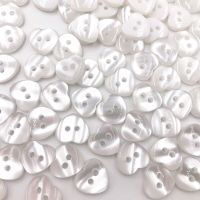 25 pcs White Plastic Buttons Heart Garment Dolls Sewing Accessories DIY Scrapbookings 12MM PT348 Haberdashery