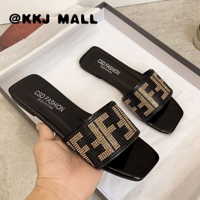 KKJ MALL รองเท้า รองเท้าแตะ ธรรมดา ใส่เดินทาง แฟชั่น เกาหลี สวยๆ หัวเหลี่ยม พลอยเทียม รองเท้าแต