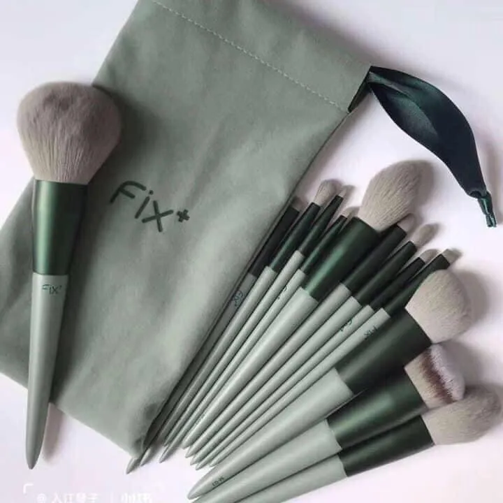 Bộ cọ trang điểm 13 món siêu xinh với lông siêu mềm