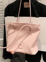 Niche design bags 2023 new high-end sense tote bag womens large-capacity summer shoulder bag all-match commuter bag 【QYUE】