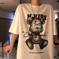 เสื้อยืดขนาดใหญ่ ลายการ์ตูนหมี ทรงหลวม สไตล์โกธิค สตรีทฮิปฮอป การ์ตูนญี่ปุ่น สำหรับผู้ชาย เหมาะกับวัยรุ่นคู่รัก【 M-5XL 】