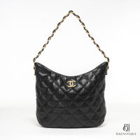 CHANEL HOBO 22K 11" BLACK CALF GHW