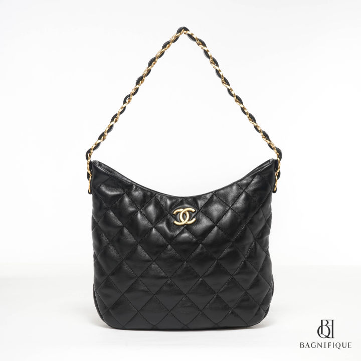 Leather handbag Chanel Black in Leather - 22687212