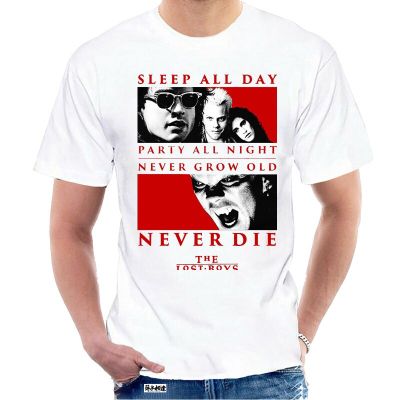 เสื้อยืด พิมพ์ลาย The Lost Boys Never Die Adulti Erica สําหรับเด็กผู้ชาย