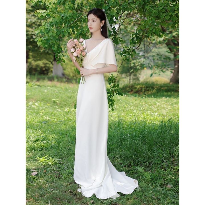 ซาตินชุดแต่งงานเจ้าสาวอ่อนคอวีสีขาวคนตัวเล็กได้รับใบรับรองชุดเดรสสีขาวเรียบง่าย-qh046