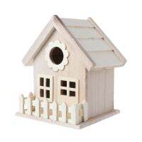 นาฬิกาแขวน Bird House กรงเพาะพันธุ์กล่องให้อาหาร Nest Garden Backyard จี้จำลองรั้ว Birdhouse ตกแต่ง