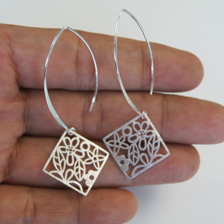 thai-design-earrings-handmade-sterling-silver-beautiful-gift-products-chosen-by-tourists-as-souvenirs-ผลิตภัณฑ์ที่นักท่องเที่ยวเลือกเป็นของฝาก