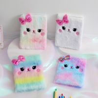 《   CYUCHEN KK 》 Kawaii Plush Notebook สำหรับสาวมินิจี้พวงกุญแจน่ารัก Furry Notebook Daily Planner Journal Book เครื่องเขียน