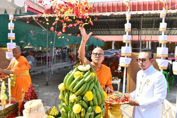 เหรียญจำปีใหญ่-หลวงพ่อวัดไร่ขิง-ประทับหลังท้าวเวสสุวรรณโณ-เนื้อผงมหามงคล-หนึ่งชุดสามเหรียญ-รับประกันแท้ตลอดชีพ