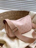 Pink bag 2023 new high-end wide shoulder strap Messenger bag female high-end foreign style all-match one-shoulder baguette bag 【QYUE】