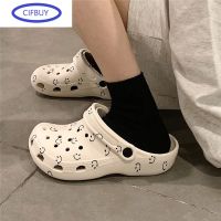 Couples Ins tide fashion cave shoes female summer steps on the bottom of the bottom wearing Baotou beach sandals and slippers men