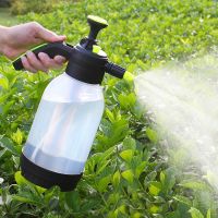 Disinfection with pneumatic spray bottle gardening watering can with watering can water the flowers with small pressure spray watering pot