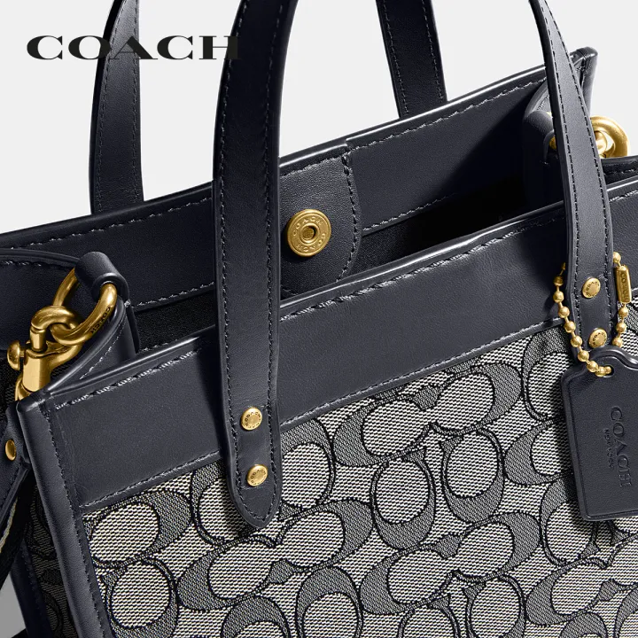 coach-กระเป๋าทรงสี่เหลี่ยมผู้หญิงรุ่น-field-tote-22-in-signature-jacquard-สีฟ้า-cd680-b4rh3