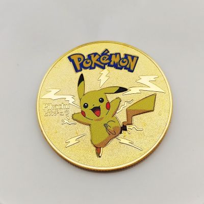 เหรียญโปเกมอนสีทองเหรียญที่ระลึก Pikachu ตัวอักษรโปเกมอนโลหะสีทองการ์ดกลมโลหะสีเงิน Mewtwo เหรียญอนิเมะเกมการ์ดของเล่น